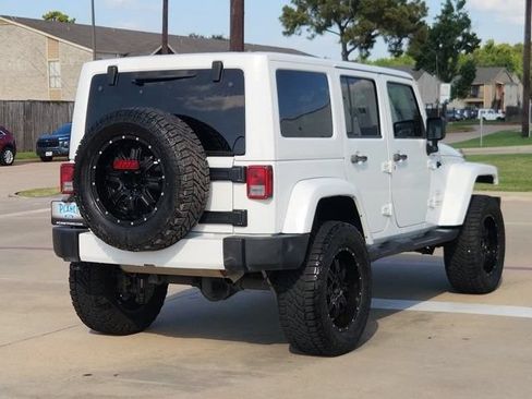 Used 2016 Jeep Wrangler Unlimited Sahara w/ Connectivity Group AWD/4WD image 7