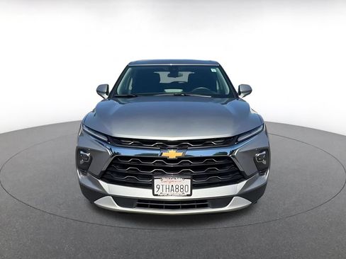 Used 2025 Chevrolet Blazer LT FWD image 4