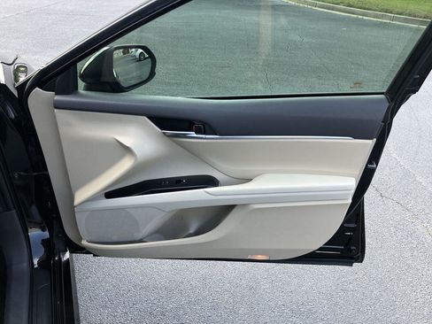 Used 2018 Toyota Camry LE image 29