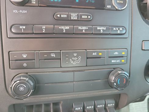 Used 2015 Ford F250 XL w/ Power Equipment Group AWD/4WD image 16