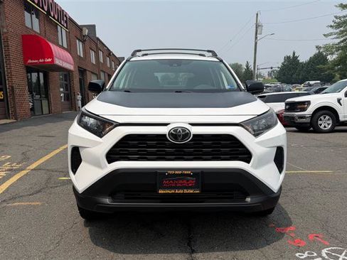 Used 2019 Toyota RAV4 LE FWD image 2