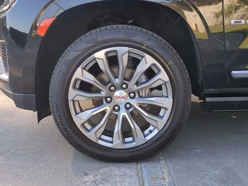 Used 2021 GMC Yukon XL Denali w/ Denali Premium Package image 29