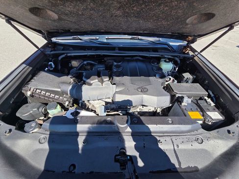 Used 2022 Toyota 4Runner Limited image 32