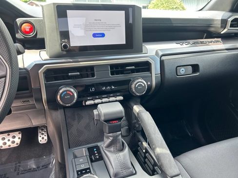 Certified 2026 Toyota Tacoma SR5 AWD/4WD image 17