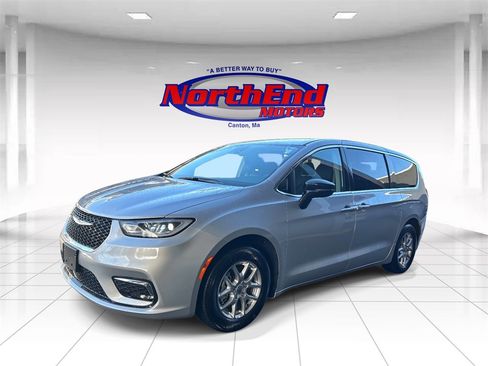 Used 2024 Chrysler Pacifica Touring-L image 7