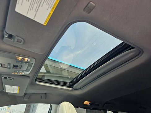 Used 2024 Toyota Sienna XSE FWD image 24
