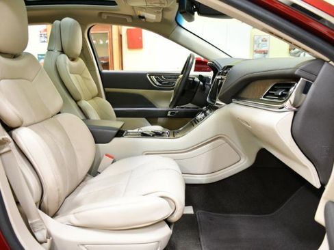 Used 2019 Lincoln Continental Select w/ Continental Climate Package image 46