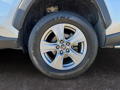 Used 2023 Toyota RAV4 LE image 9