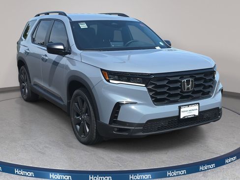 New 2025 Honda Pilot Sport image 3