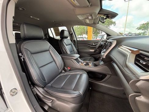 Used 2023 GMC Acadia SLE FWD image 3