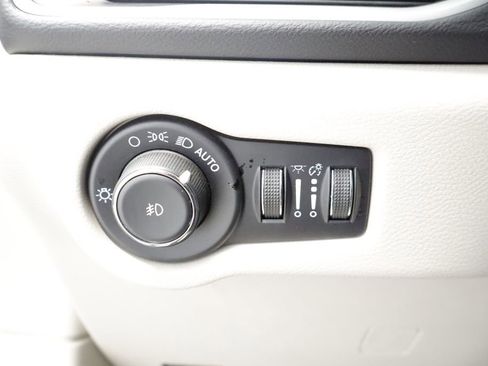 Certified 2023 Chrysler Pacifica Touring-L FWD image 31