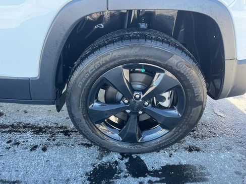 Used 2023 Jeep Cherokee Altitude Lux w/ Lux Elite Package image 2