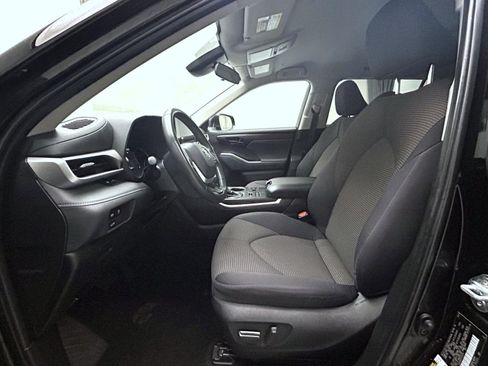 Used 2024 Toyota Highlander LE image 10