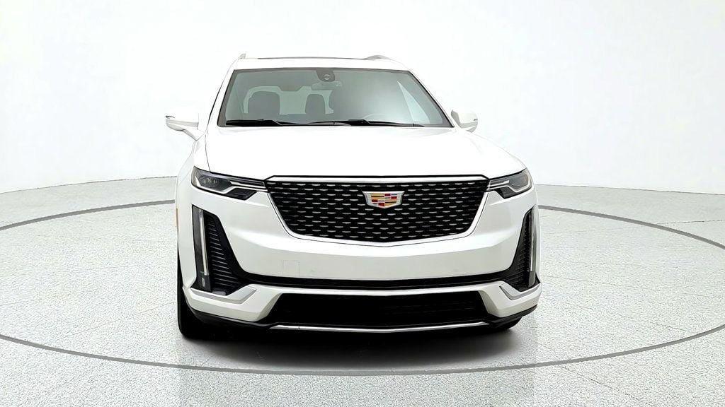 Used 2024 Cadillac XT6 Luxury FWD image 2
