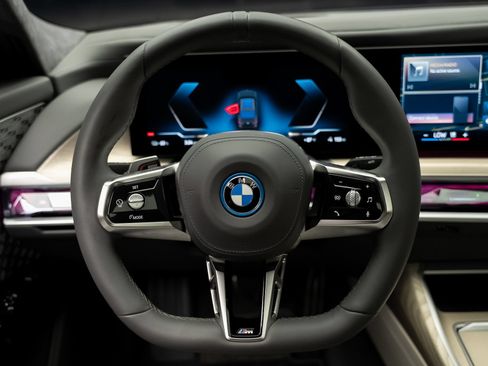 Used 2023 BMW i7 xDrive60 AWD/4WD image 42