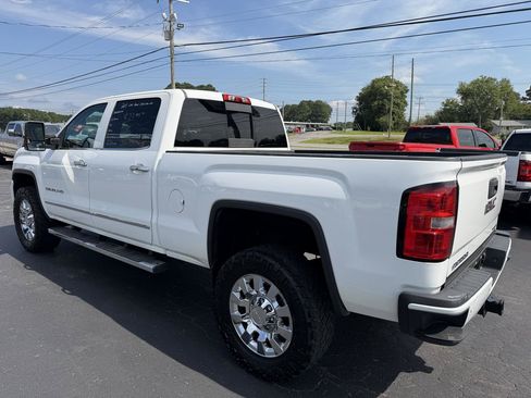 Used 2015 GMC Sierra 2500 Denali w/ Duramax Plus Package AWD/4WD image 8