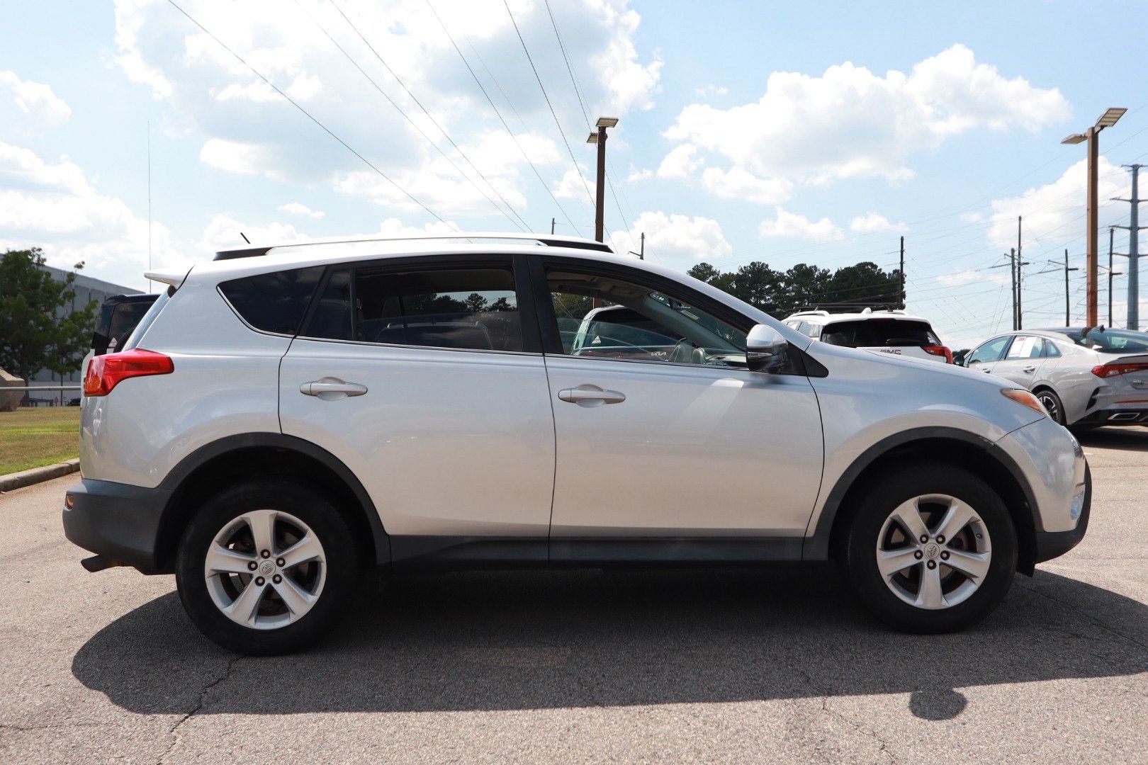 Used 2014 Toyota RAV4 XLE FWD image 6