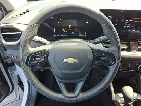 Used 2025 Chevrolet TrailBlazer LT AWD/4WD image 19