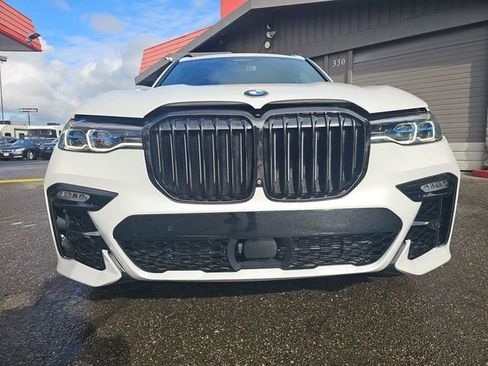 Used 2020 BMW X7 M50i image 21