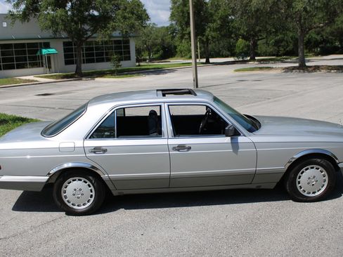 Used 1990 Mercedes-Benz 300 SE image 22