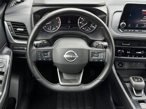 Used 2025 Nissan Rogue SV FWD image 30