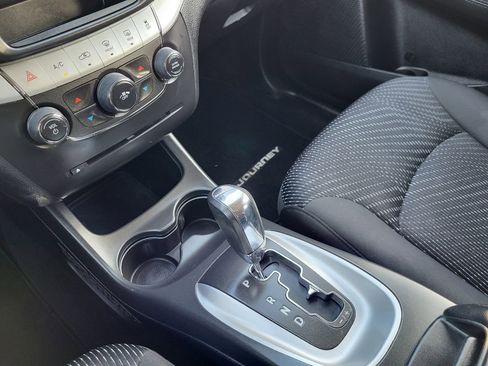 Used 2017 Dodge Journey SXT w/ Comfort/Convenience Group image 30