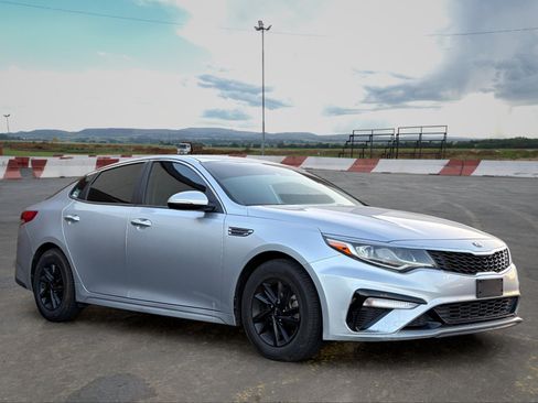Used 2020 Kia Optima LX FWD image 2