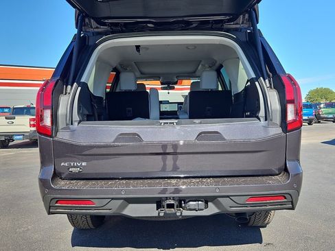 New 2025 Ford Expedition Active image 18