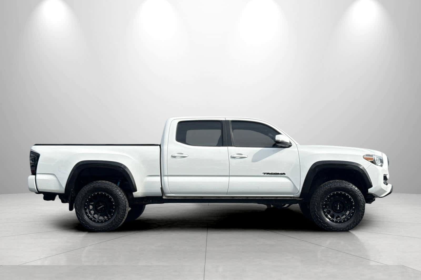 Used 2021 Toyota Tacoma TRD Off-Road w/ TRD Premium Off Road Package AWD/4WD image 8