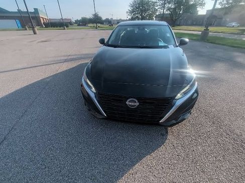 Used 2025 Nissan Altima 2.5 SV FWD image 12