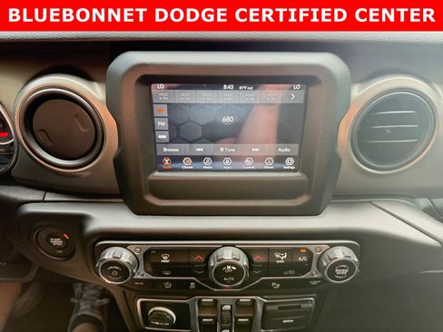 Used 2022 Jeep Gladiator Sport AWD/4WD image 15