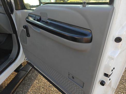 Used 2005 Ford F350 XL image 29