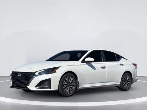 Used 2023 Nissan Altima 2.5 SV FWD image 2