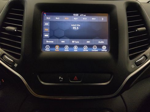 Used 2019 Jeep Cherokee Latitude Plus AWD/4WD image 25