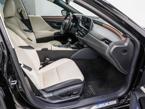 Used 2024 Lexus ES 300h w/ Premium Package FWD image 17