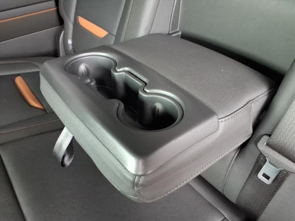 Used 2024 GMC Sierra 1500 AT4 w/ Technology Package AWD/4WD image 17