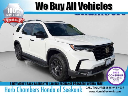 Used 2025 Honda Pilot TrailSport image 1