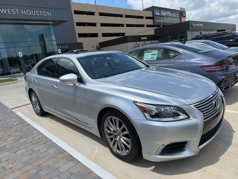 Used 2015 Lexus LS 460 w/ Comfort Package RWD image 3