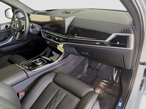 Certified 2025 BMW X7 M60i AWD/4WD image 32