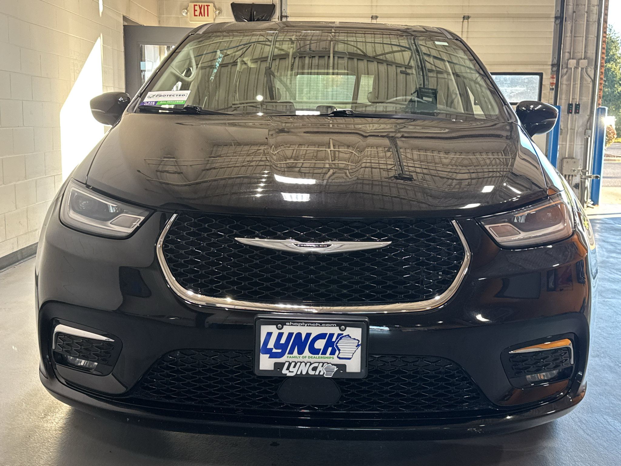 Used 2024 Chrysler Pacifica Touring-L FWD image 8