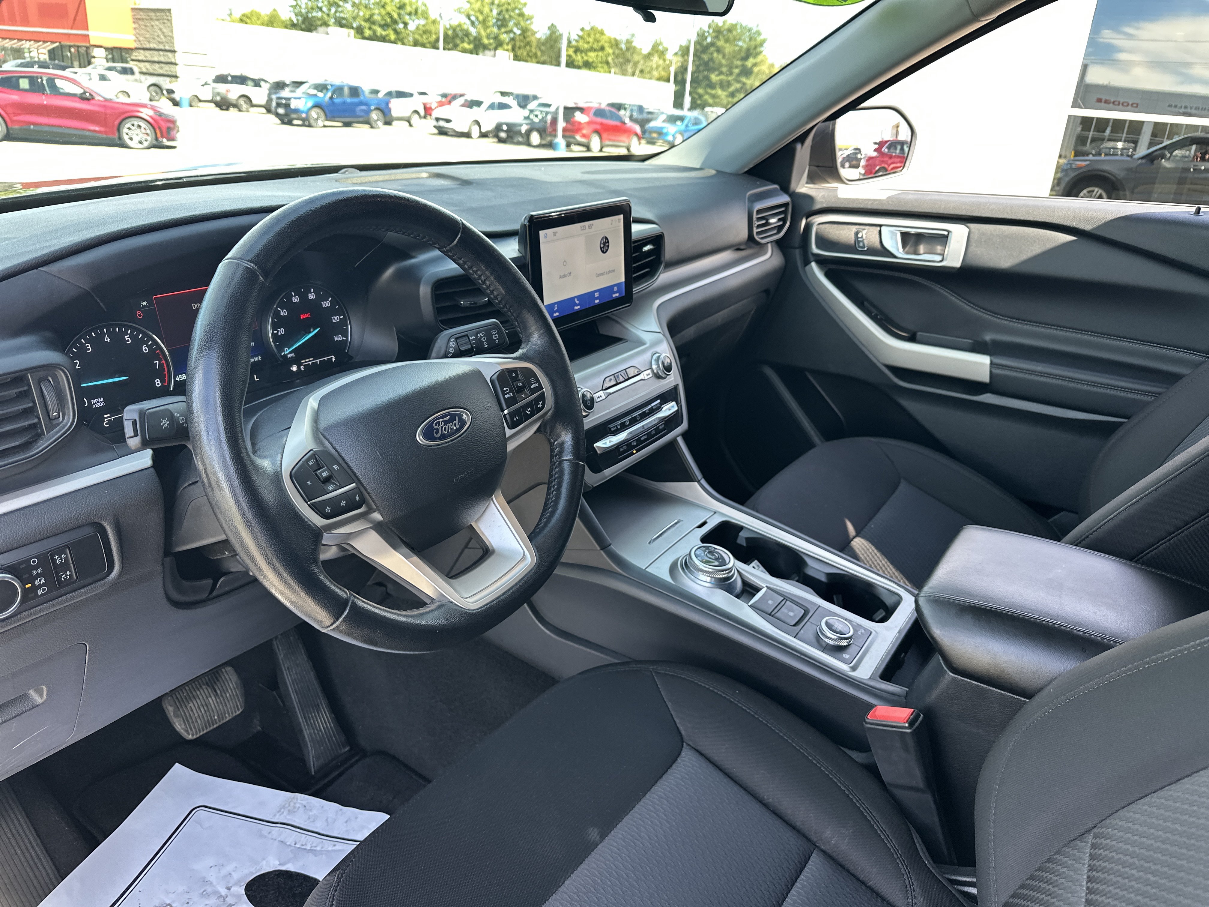 Used 2023 Ford Explorer XLT AWD/4WD image 7