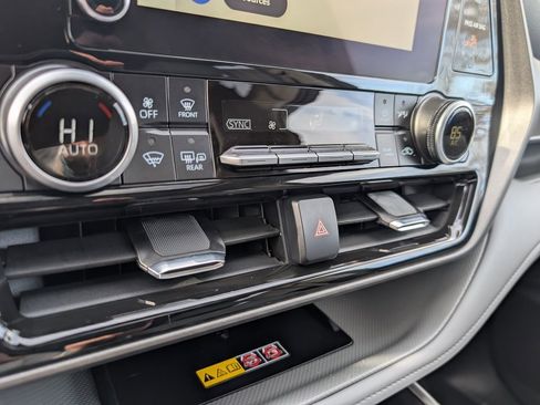 Used 2026 Toyota Highlander XLE image 26