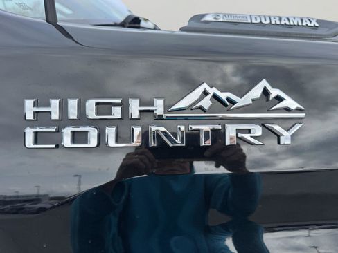 Used 2021 Chevrolet Silverado 2500 High Country AWD/4WD image 37