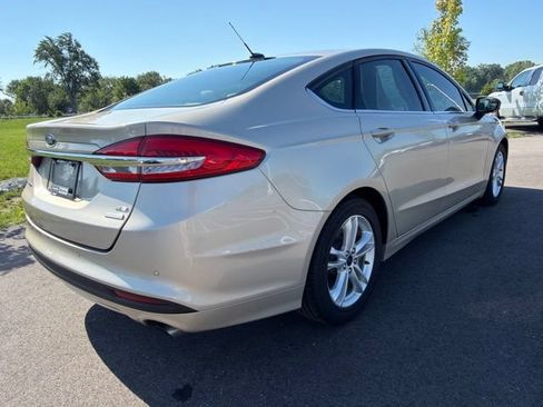 Used 2018 Ford Fusion SE w/ Fusion SE Technology Package FWD image 7