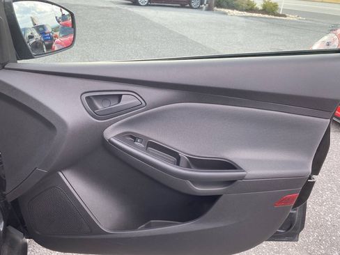 Used 2014 Ford Focus S FWD image 17