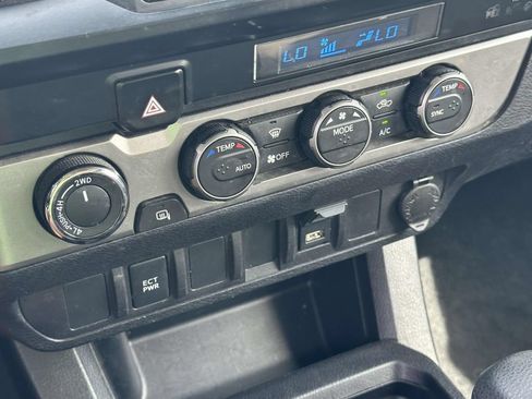Used 2022 Toyota Tacoma SR AWD/4WD image 26