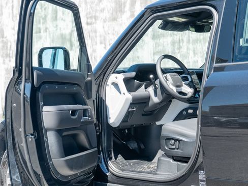 New 2026 Land Rover Defender 110 X-Dynamic SE AWD/4WD image 10