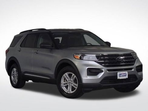 Used 2022 Ford Explorer XLT AWD/4WD image 2