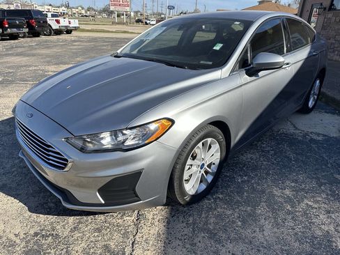 Used 2020 Ford Fusion SE image 5