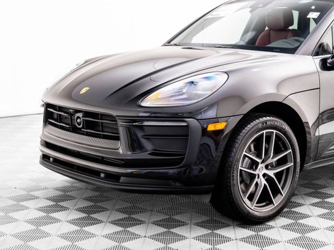 Certified 2026 Porsche Macan AWD/4WD image 33